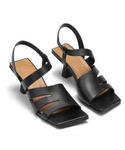 Asymmetric Kitten Heel