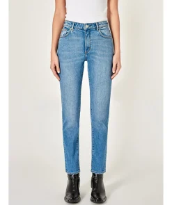 Lexi Straight Dreams